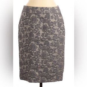 🌺 2/$20 Banana Republic gray lace pencil skirt size 6 NWOT